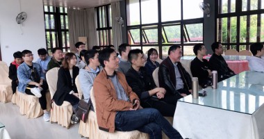 凝聚產(chǎn)生力量，團結(jié)誕生希望